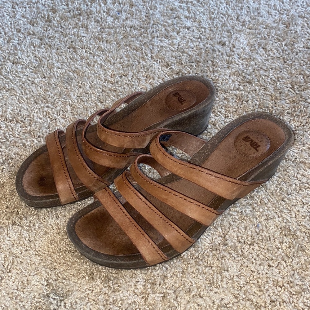 Teva Ysidro wedge sandals Size 8